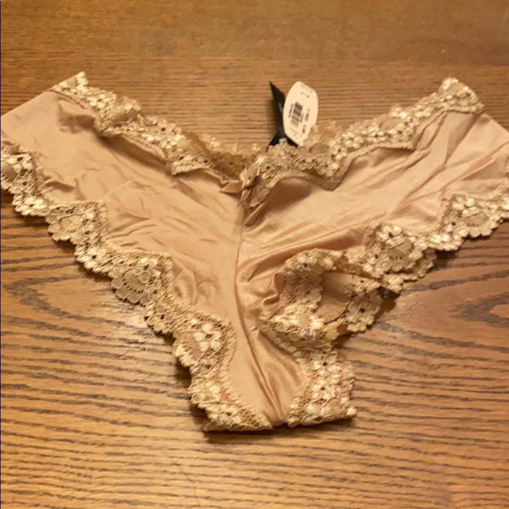 NWT! VS tan cheeky undies size S